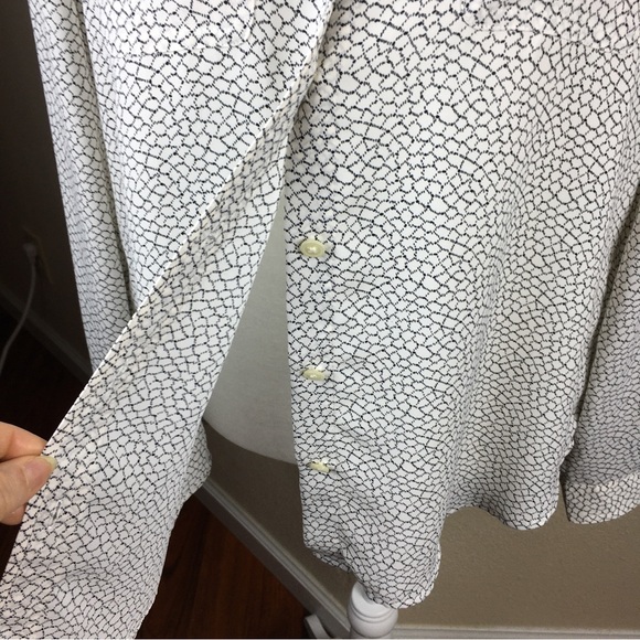 Ann Taylor Loft Women's Beige Long Sleeve Roll Tab Button Front Blouse Size M - Picture 5 of 8